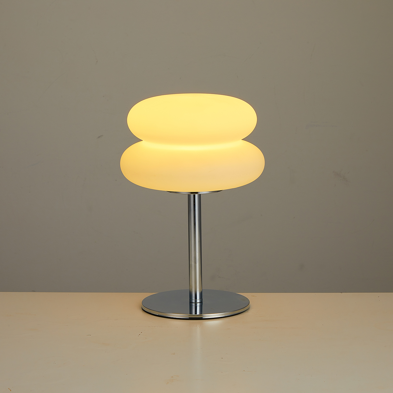 Bauhaus  table lamp plastic la - Mushroom Table Lamp reseña y precio